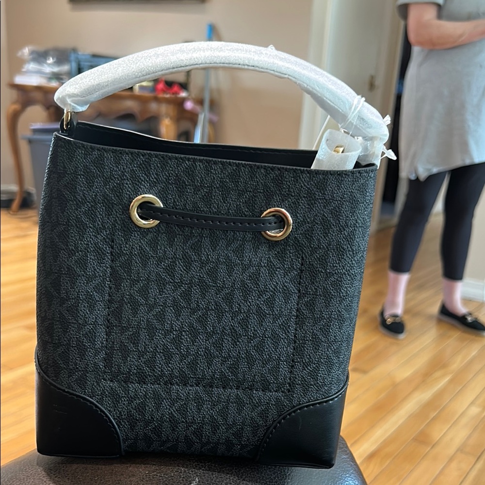 Michael Kors Elegant Black and Gray Tote - Picture 2 of 3